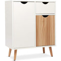 Une touche de caractere, commode avec tiroirs, avec details en rotin dans un ton beige et naturel