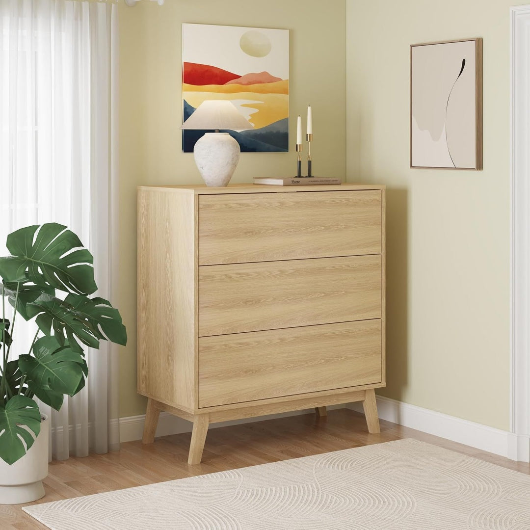 Une silhouette equilibree pour ce buffet avec tiroirs, avec portes, teinte vert et dore