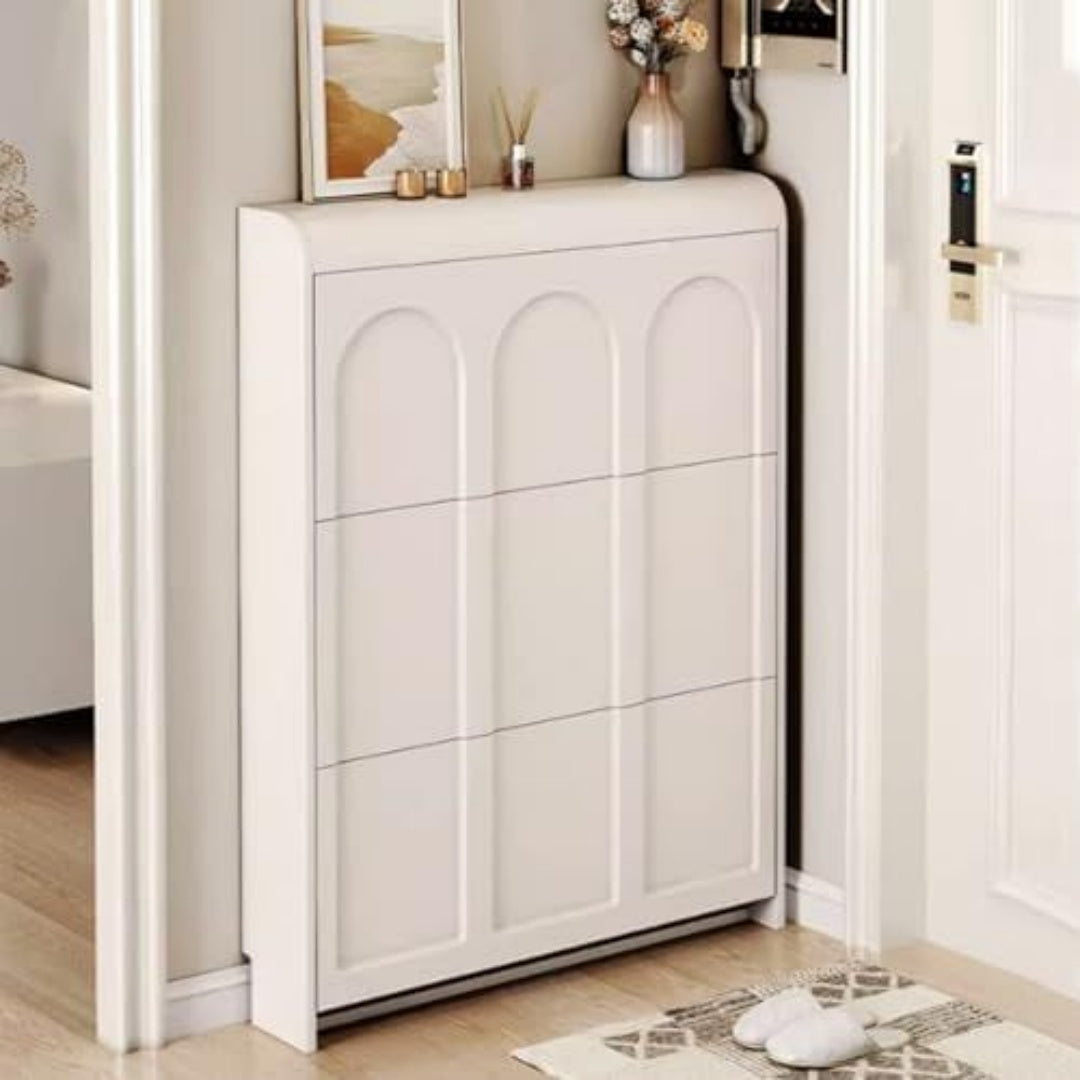 Une touche de caractere, commode avec tiroirs, avec portes dans un ton blanc et bois naturel