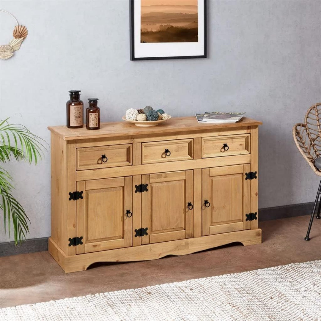 Une silhouette equilibree pour ce buffet a l'aspect bois, teinte bois naturel
