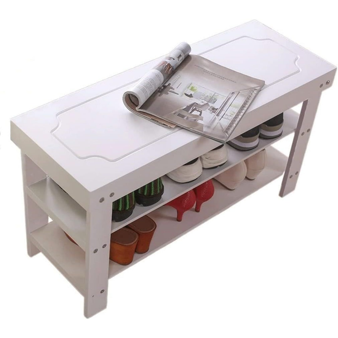 Un espace mieux organise grace a ce bibliotheque avec etageres, a l'aspect bois, finition bois naturel