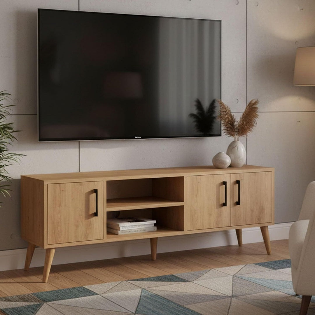 Une touche de caractere, buffet avec portes, avec etageres dans un ton noir et dore
