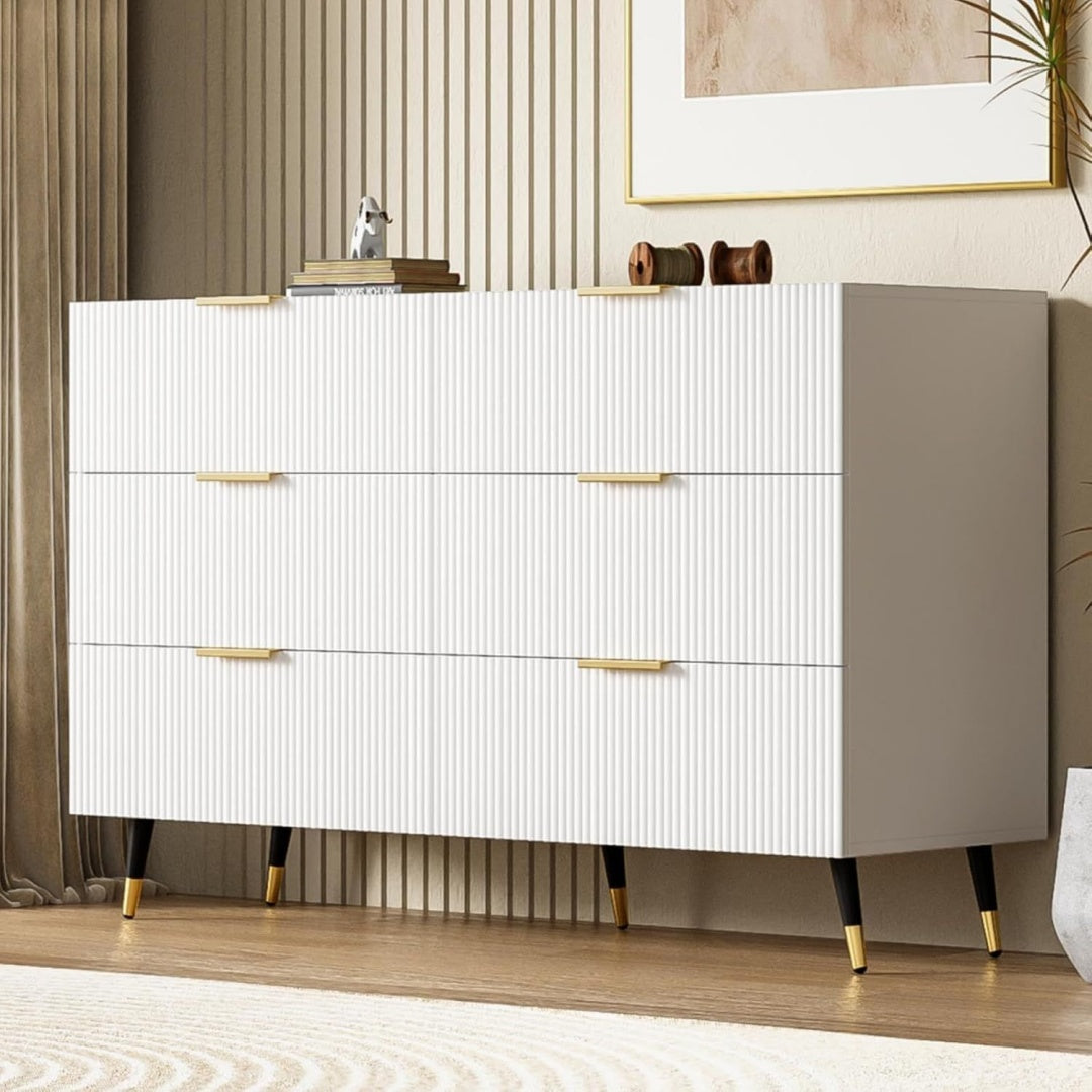 Une touche de caractere, bibliotheque avec portes, avec etageres dans un ton naturel et vert