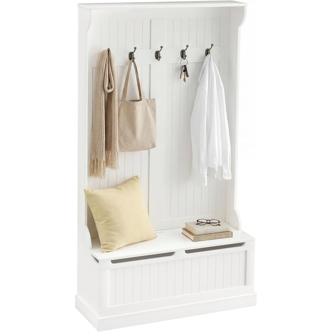 Un espace mieux organise grace a ce buffet avec portes, avec etageres, finition blanc